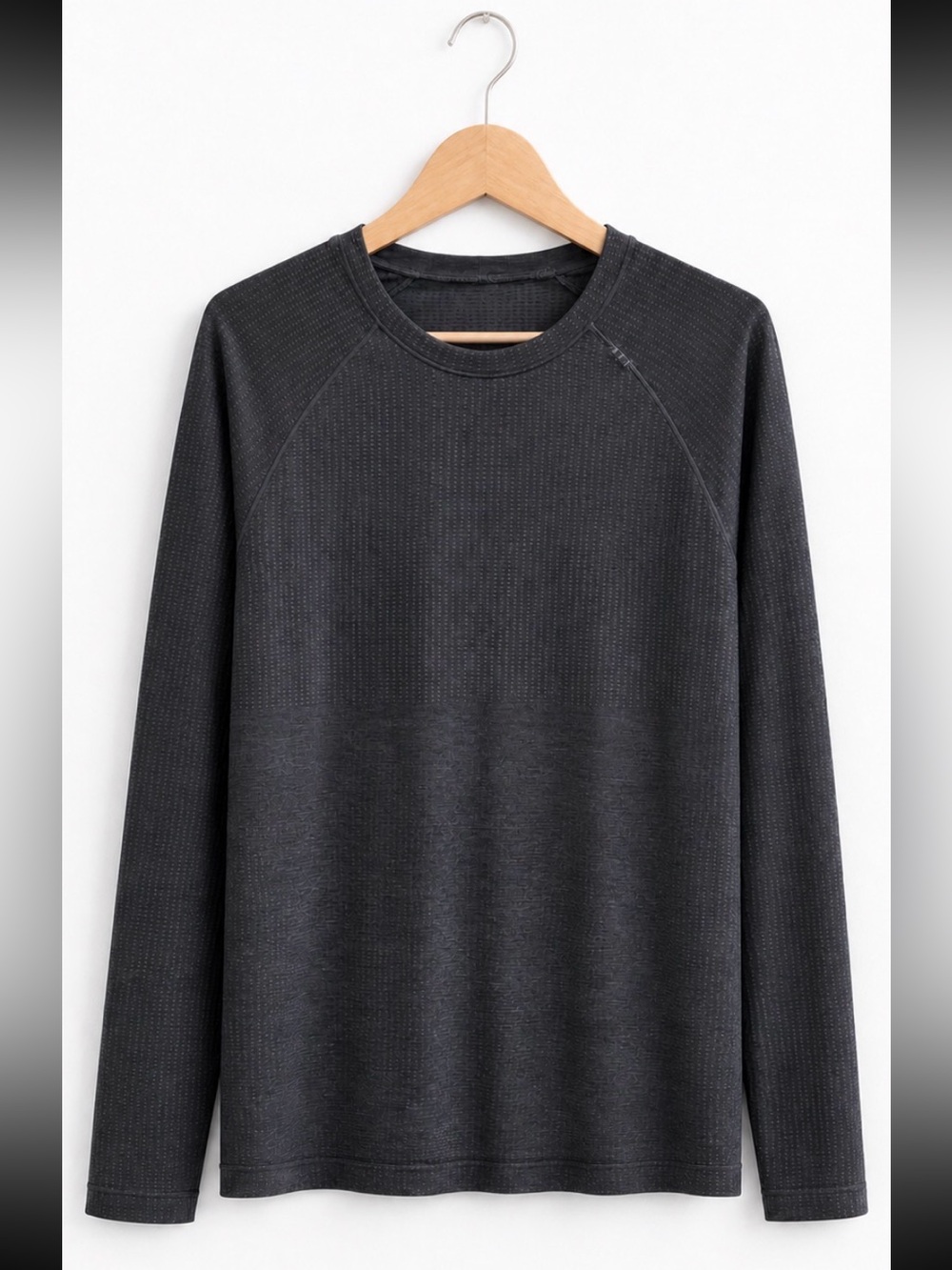 Lululemon Men’s Medium Long Sleeve Top Charcoal Gray Textured Athletic Shirt
